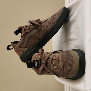 Vans Ultra Range Cub/Black Women's 7